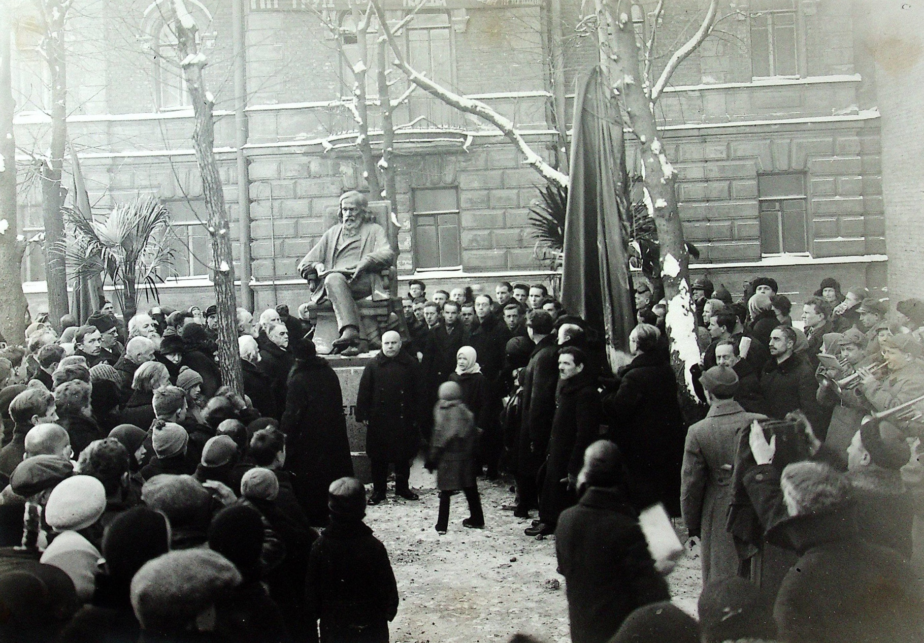 Открытие памятника Д.И. Менделееву 02.02.1932